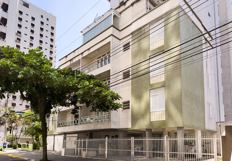 Apto na Pitangueiras - 400m praia