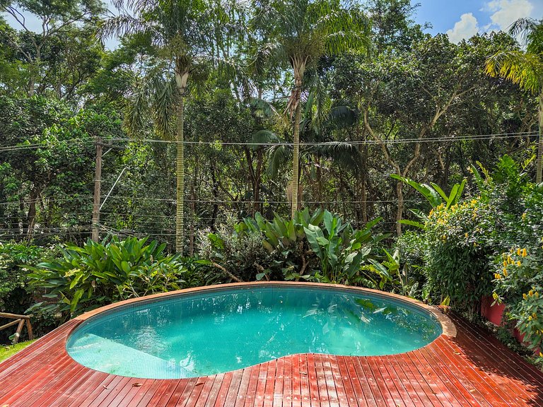 Casa na Granja Viana em frente à reserva ambiental