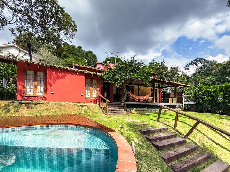 Casa na Granja Viana em frente à reserva ambiental