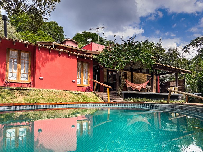 Casa na Granja Viana em frente à reserva ambiental