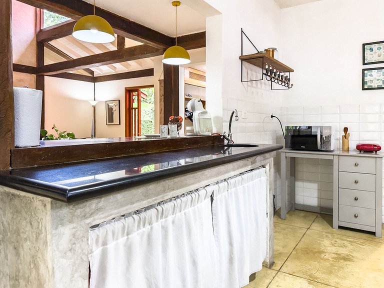 Casa na Granja Viana em frente à reserva ambiental
