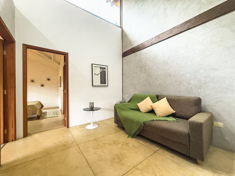 Casa na Granja Viana em frente à reserva ambiental