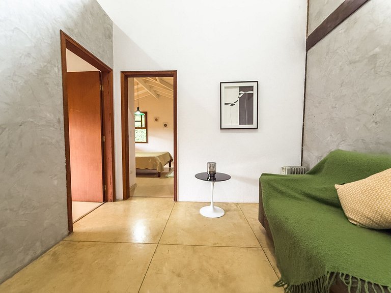 Casa na Granja Viana em frente à reserva ambiental