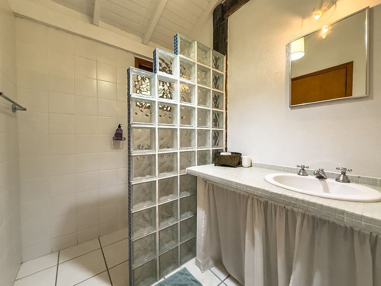 Casa na Granja Viana em frente à reserva ambiental