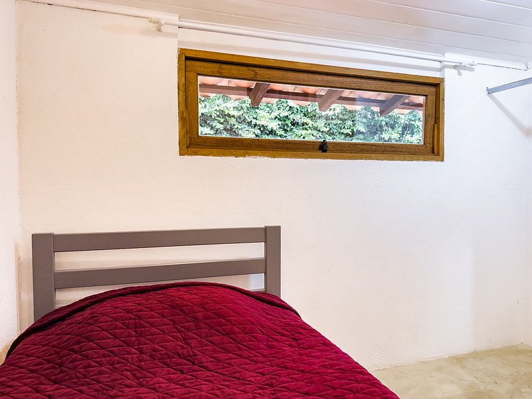 Casa na Granja Viana em frente à reserva ambiental