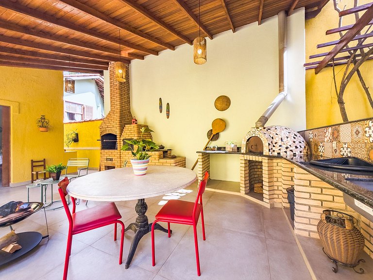 Espaço gourmet e home-office na Granja