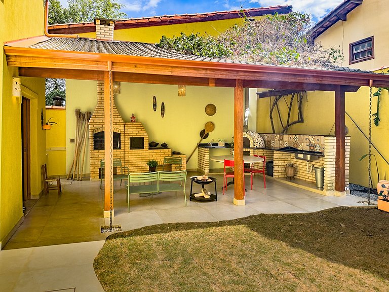 Espaço gourmet e home-office na Granja