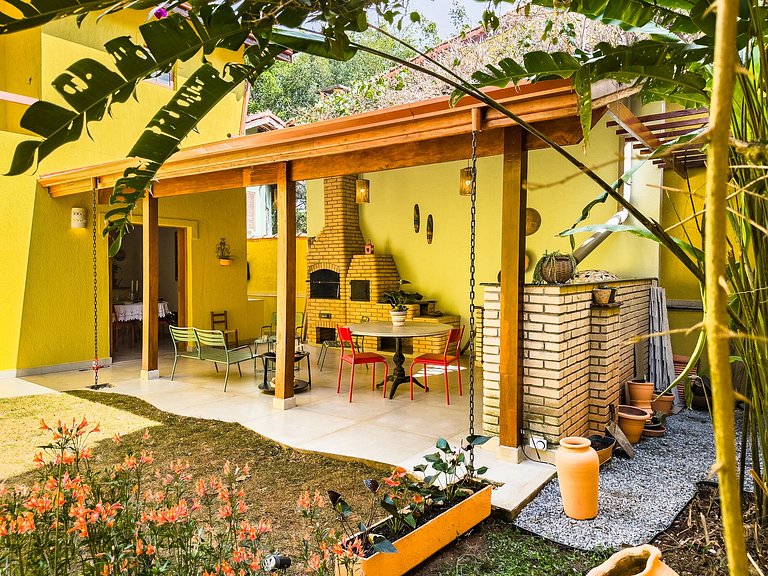Espaço gourmet e home-office na Granja