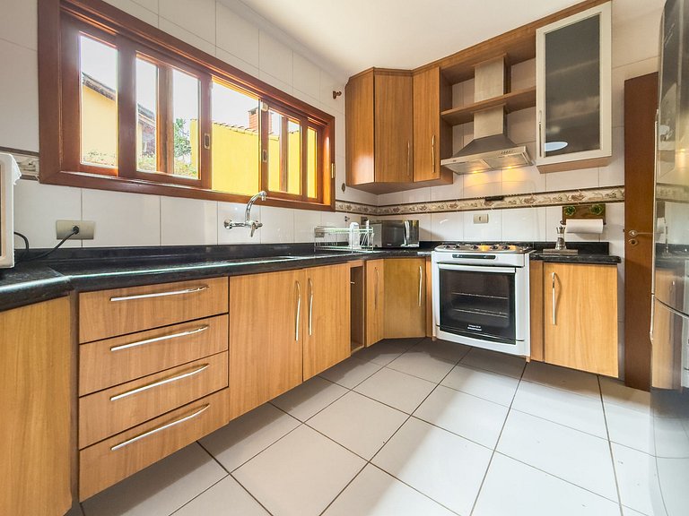 Espaço gourmet e home-office na Granja