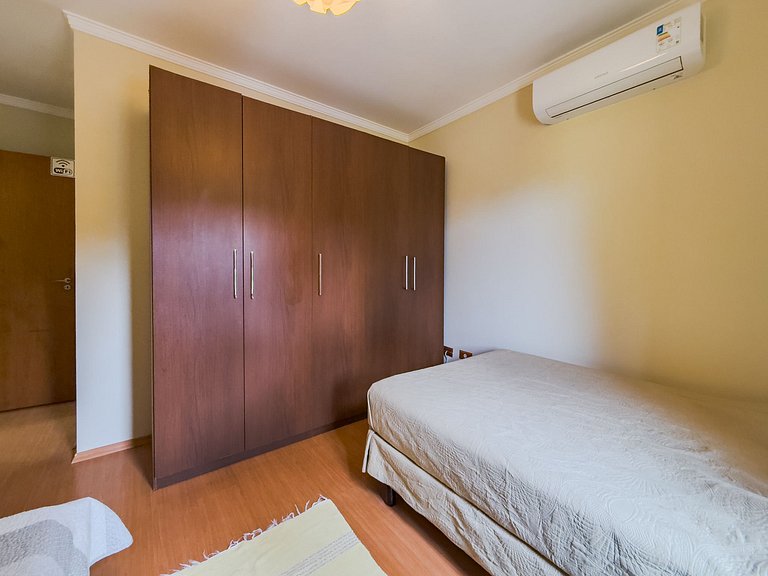 Espaço gourmet e home-office na Granja
