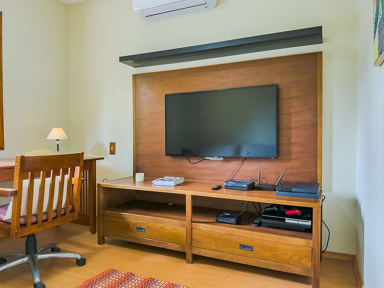 Espaço gourmet e home-office na Granja