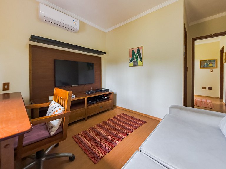 Espaço gourmet e home-office na Granja