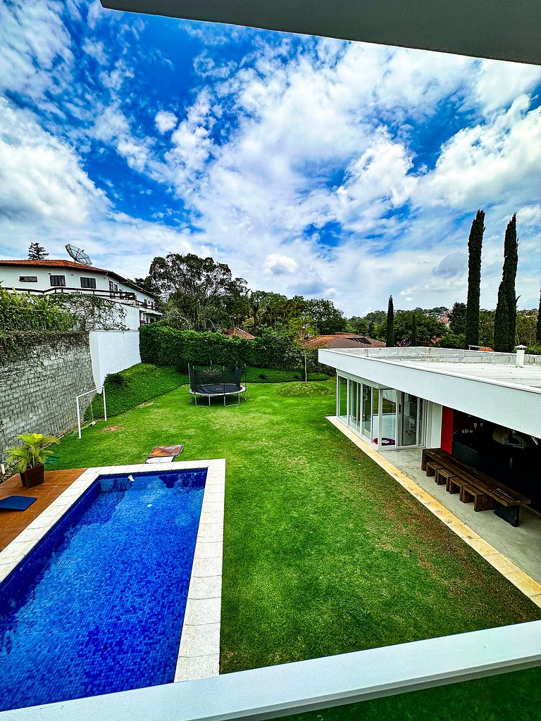 Casa moderna e luxuosa na Granja Viana