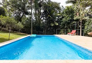 img-fluid