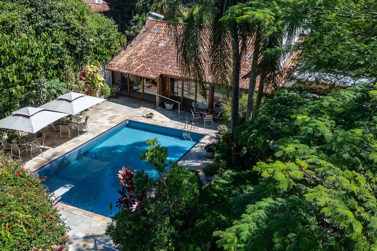 Casa Flamboyant | 3 Suítes c/ Piscina e Jardim · foto 1