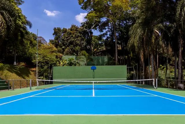 Casa Ferradura: Quadra de tênis