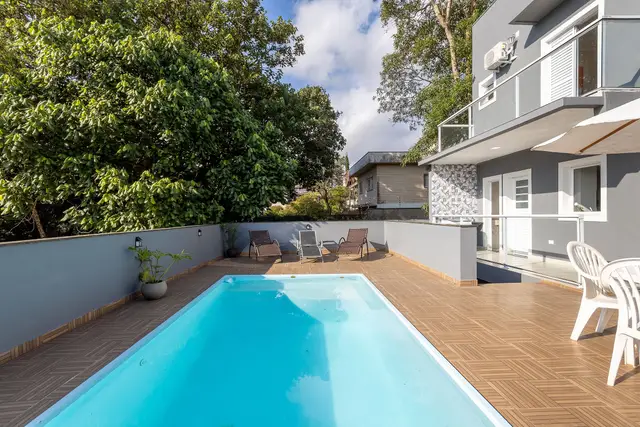 Piscina · Casa con vista panorámica y piscina Granja Viana, Vila Diva, Carapicuíba