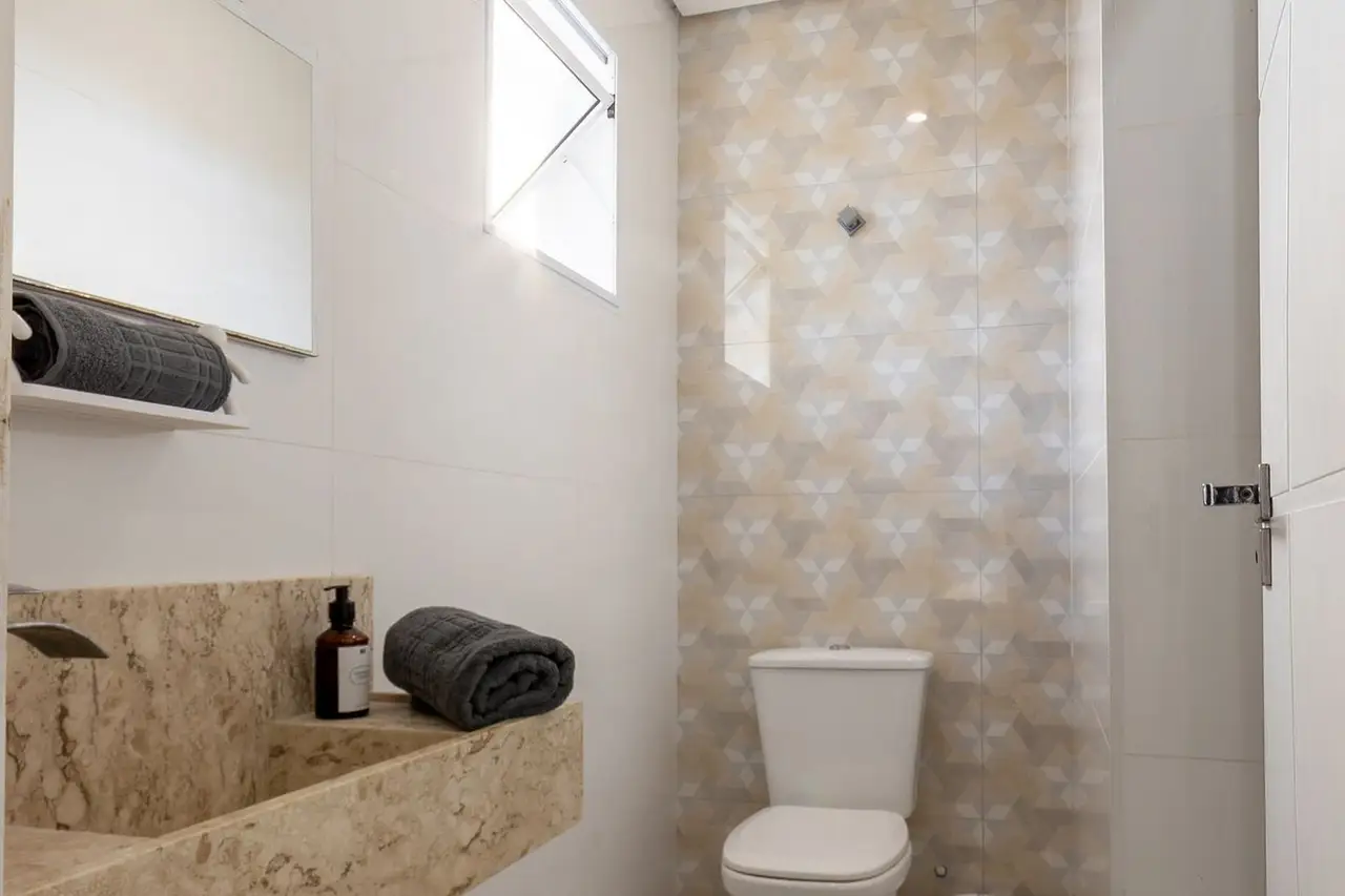 Baño (foto 29) · Casa con vista panorámica y piscina Granja Viana, Vila Diva, Carapicuíba