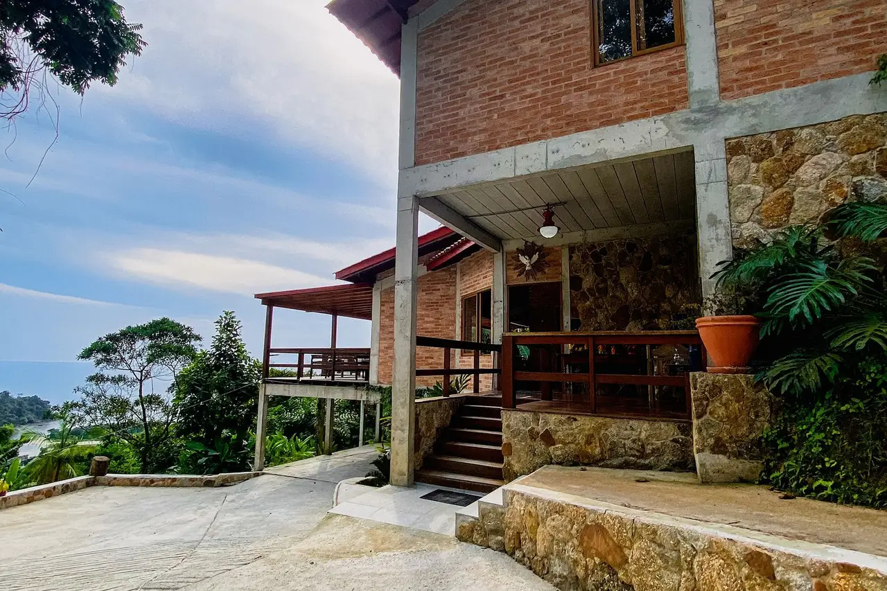 Facade / entrance