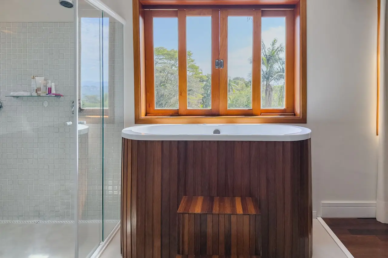 Bathtub